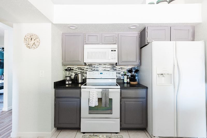 You will have a full kitchen! Open up the cabinets to see all the appliances, cookware, and utensils you have at your disposal.