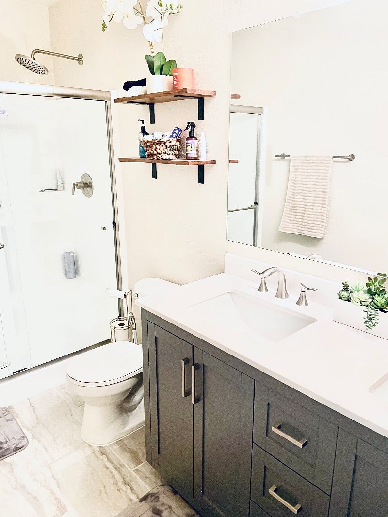 Master bathroom 