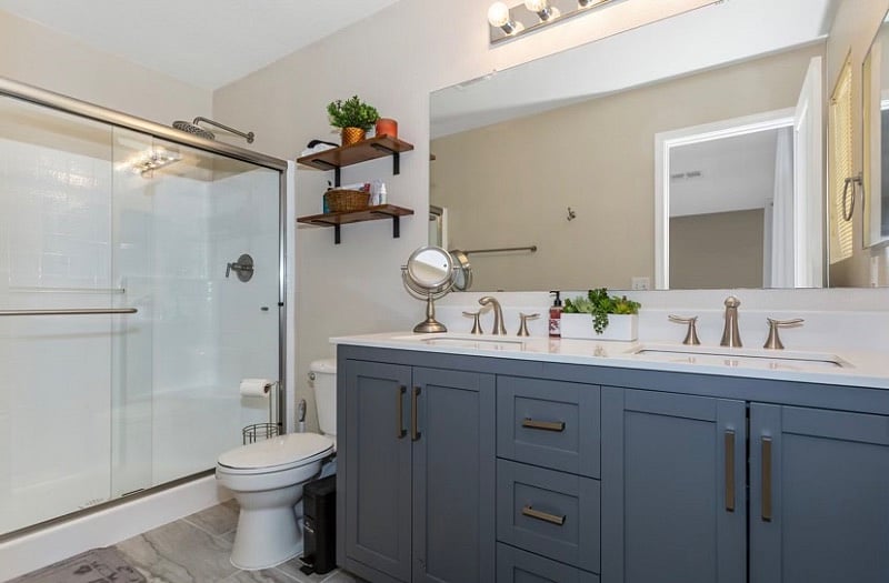 Master bathroom 
