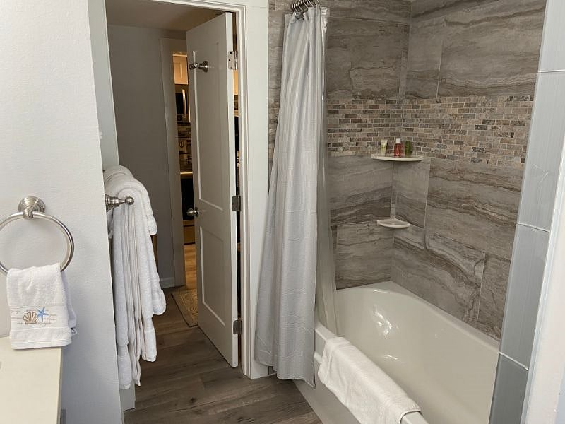 Full bath 2 with tub/shower
