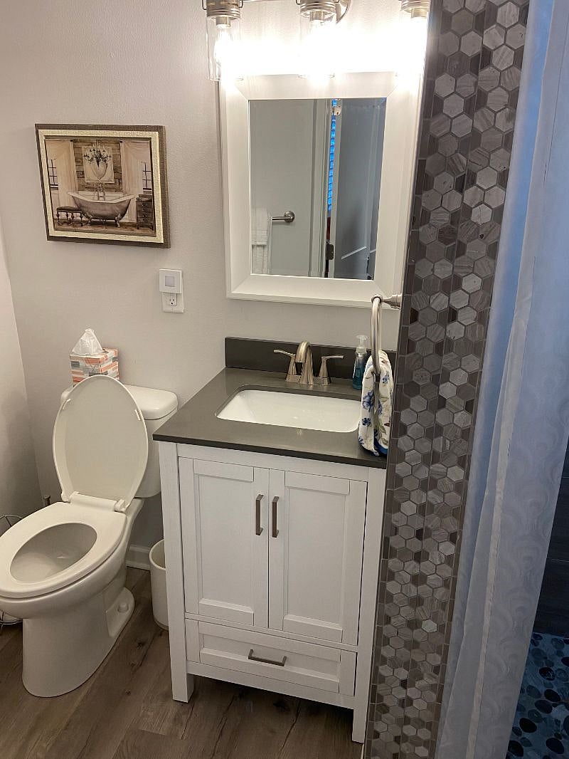 Full bath off Living / Dining area