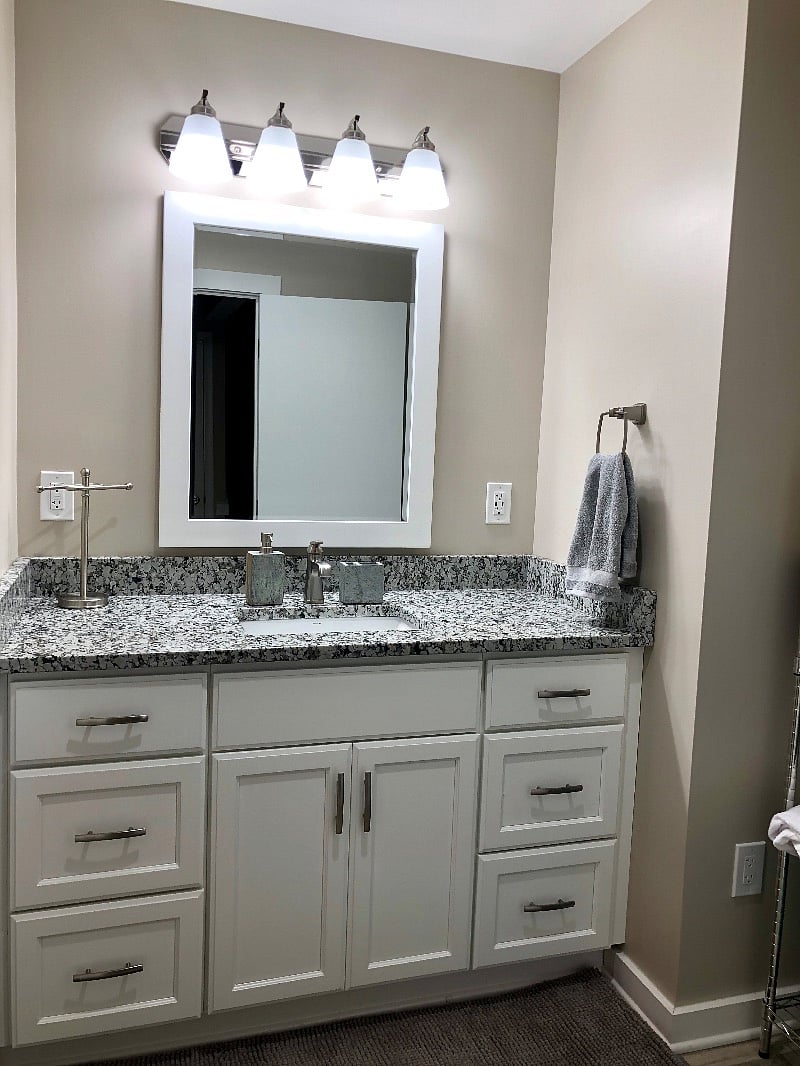Bathroom (1st floor)