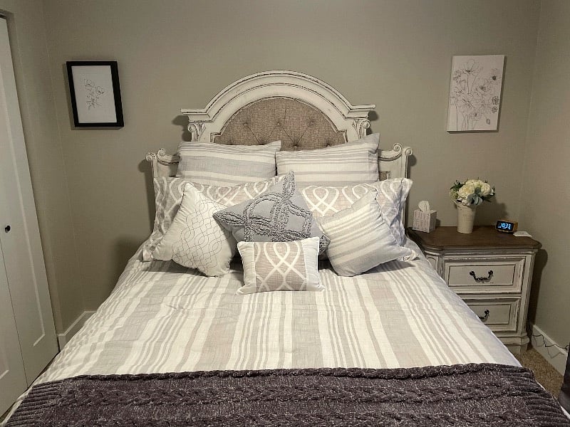New queen size bed in the 2nd bedroom.
