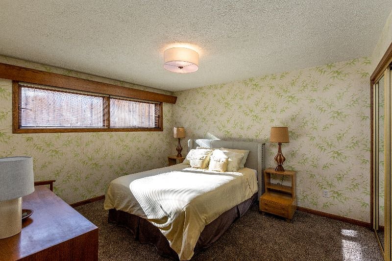 Second bedroom with queen bed.