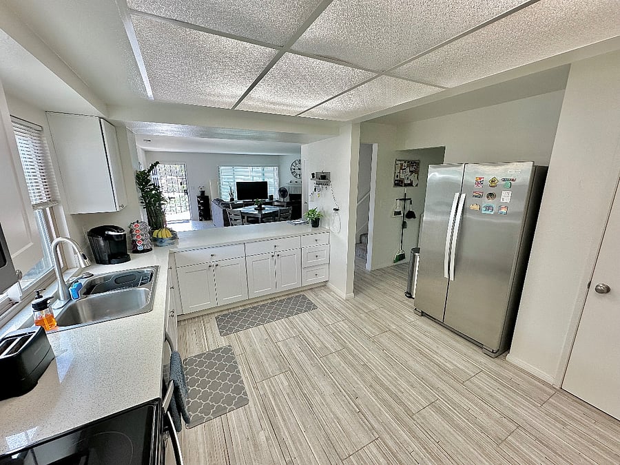 Spacious kitchen for cooking and meal prepping