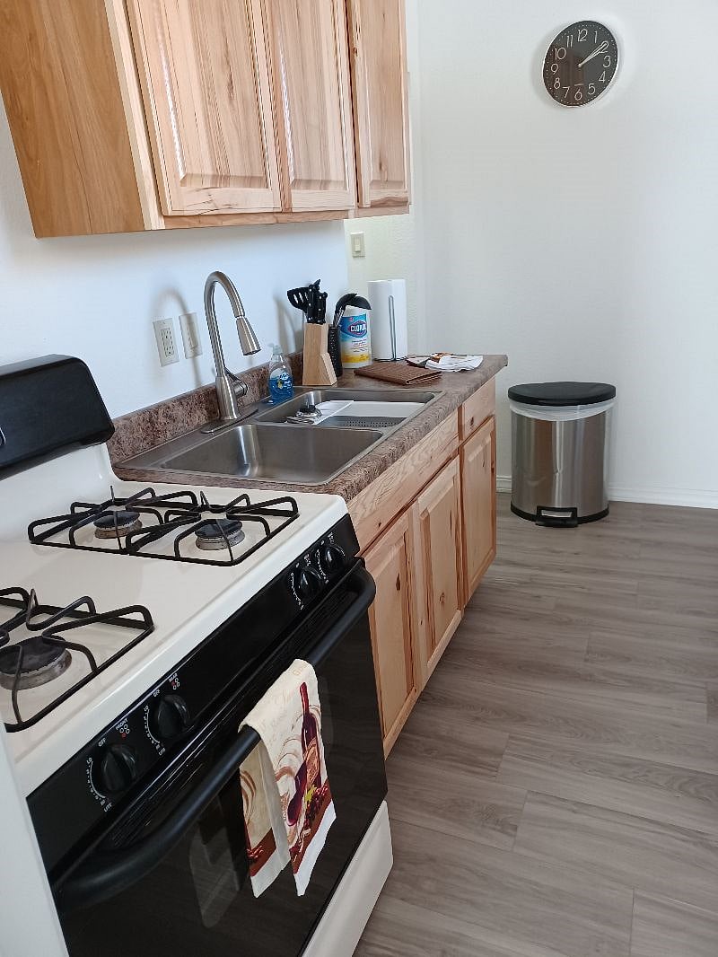 Full Kitchen /Full stove and Refrigerator.