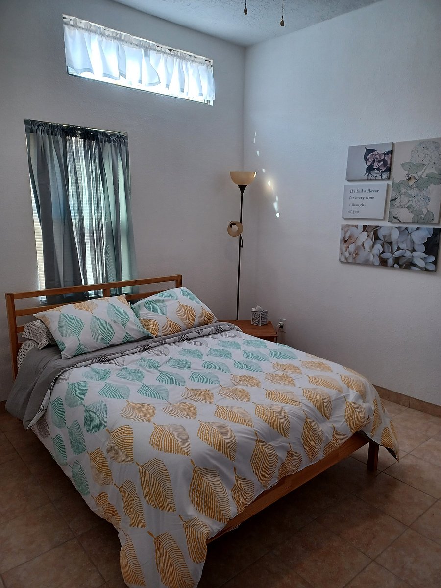 Bedroom Full size bed 