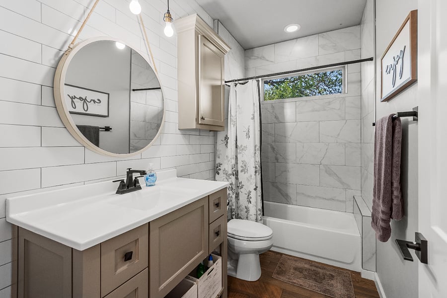 Guest Bath Conveniently Located off the Main Hallway