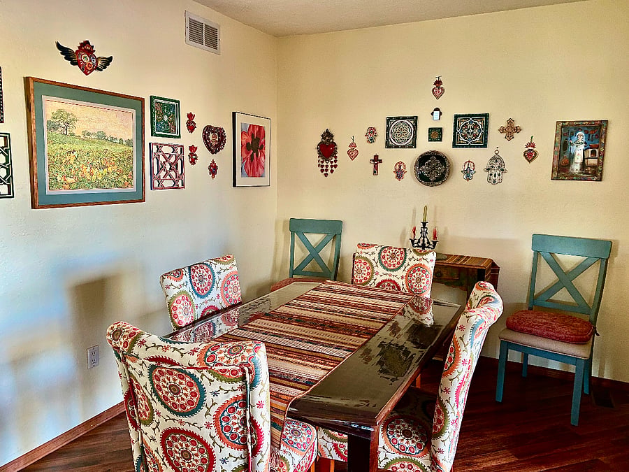 Dining room...table for 6
