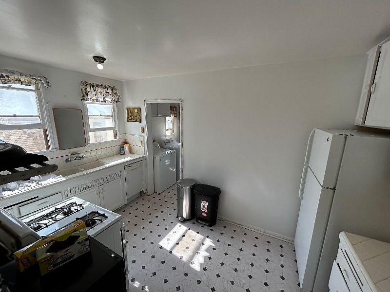 Kitchen, all newly painted and with brand new tiling (Summer 2023). Kitchen also has an extra medicine cabinet since the home itself just has 1 bathroom.