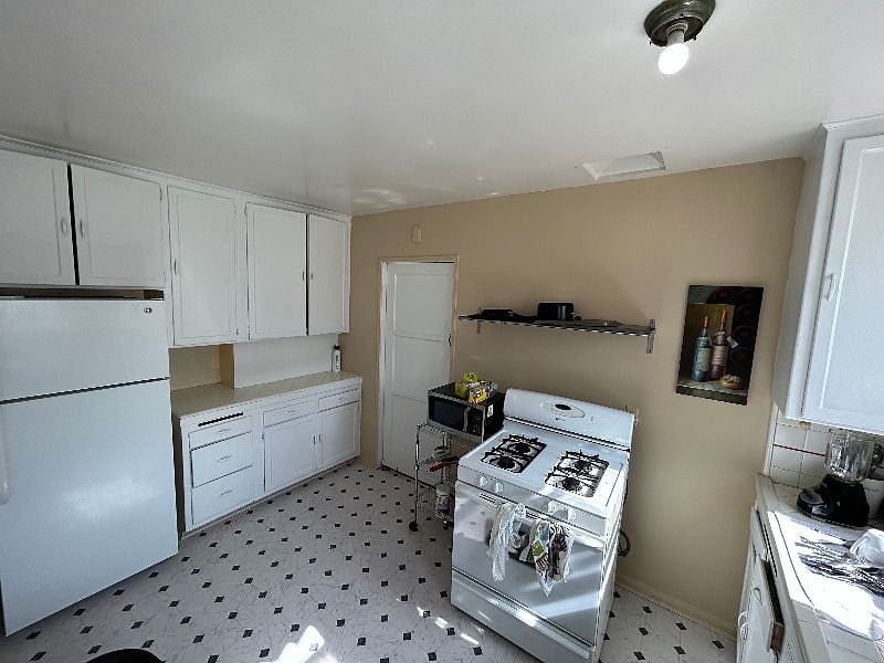 Kitchen, from the laundry room entry point.
