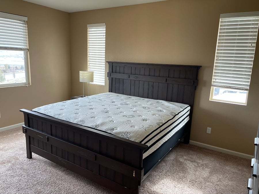 Master bedroom - King size bed 