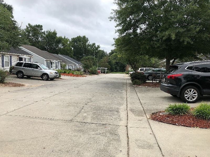 Private drive leading to Ravenwood