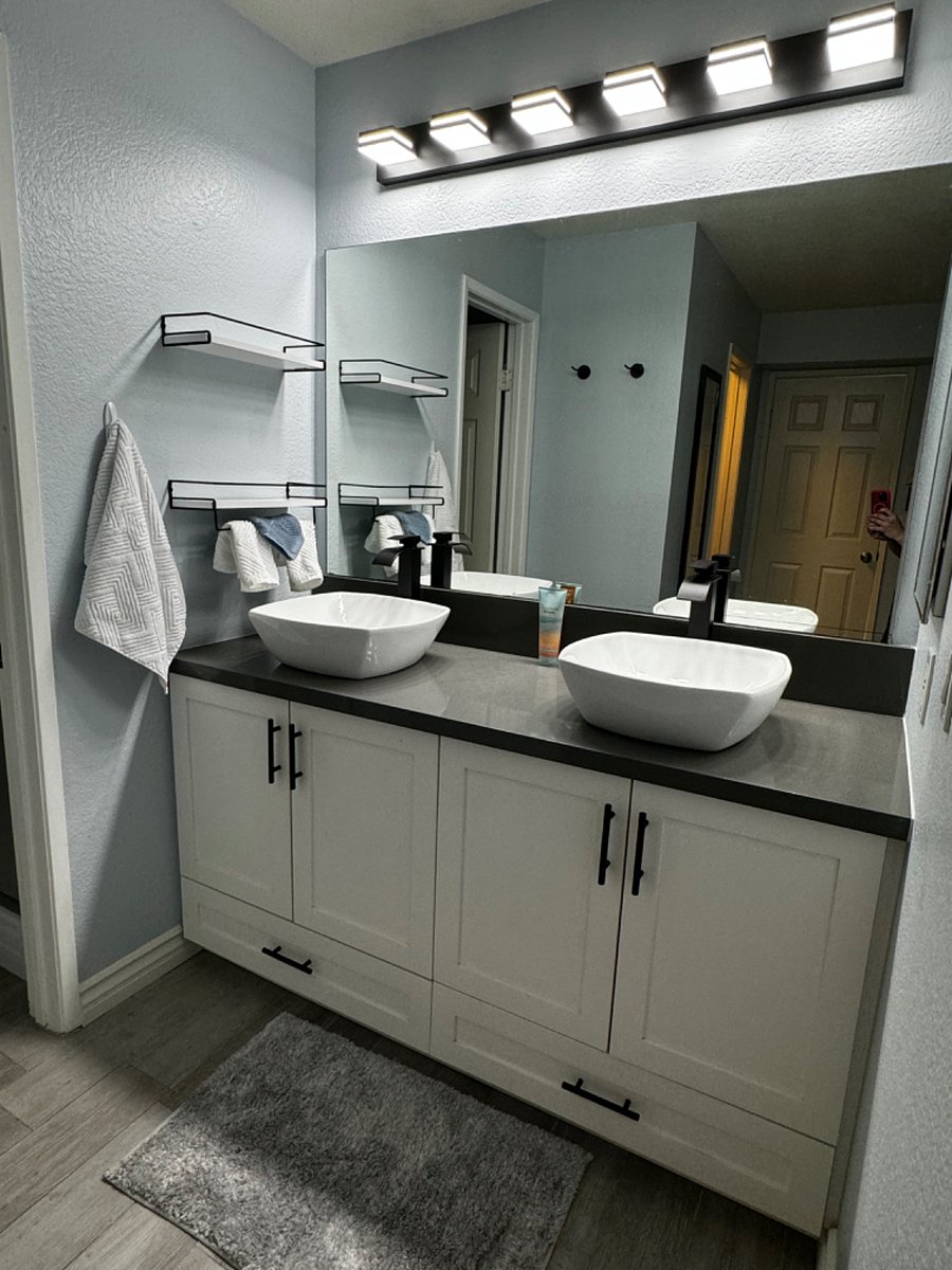 Master suite 1 
Double vanity 