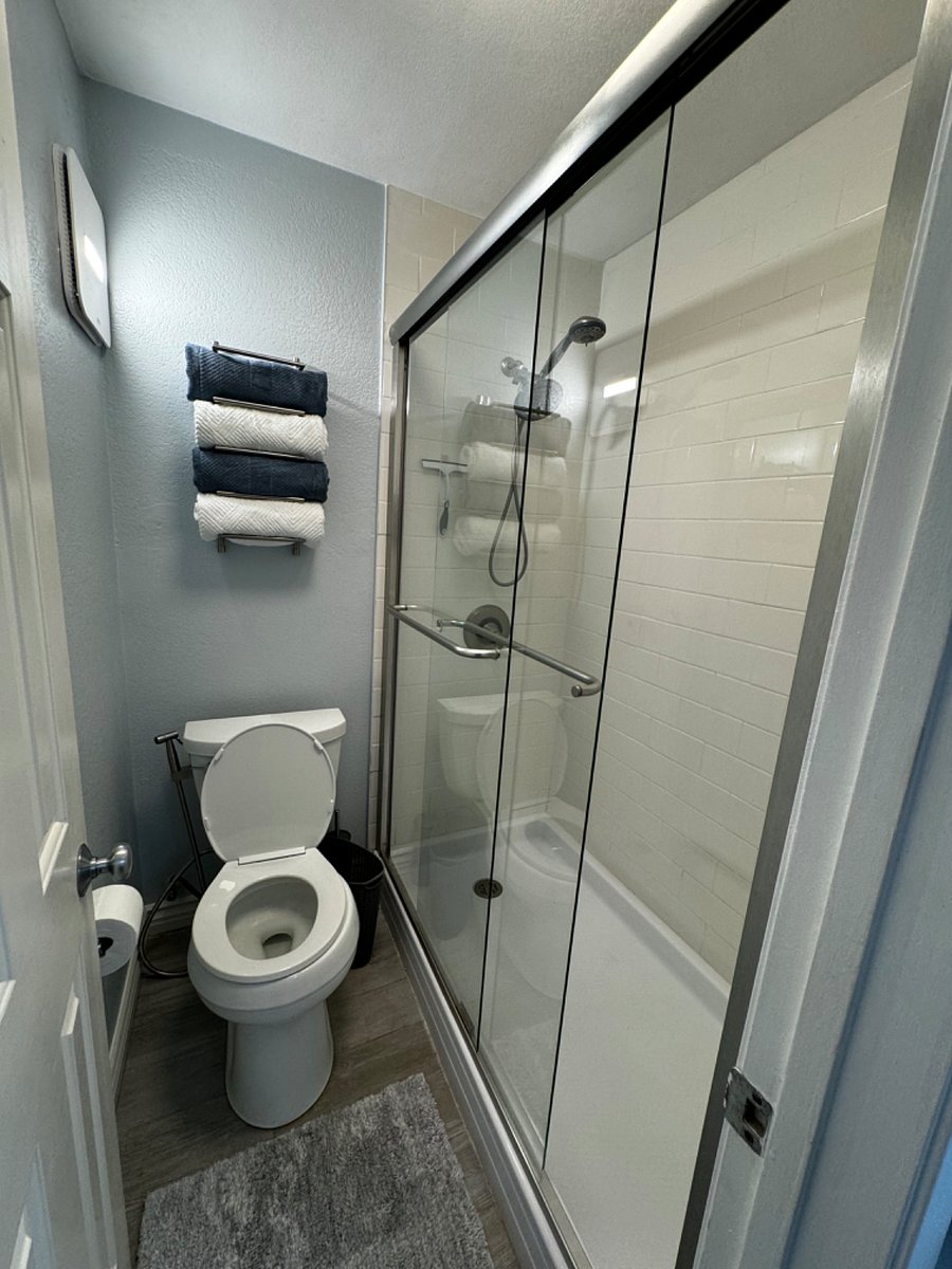 Master suite 1 
walk in shower 