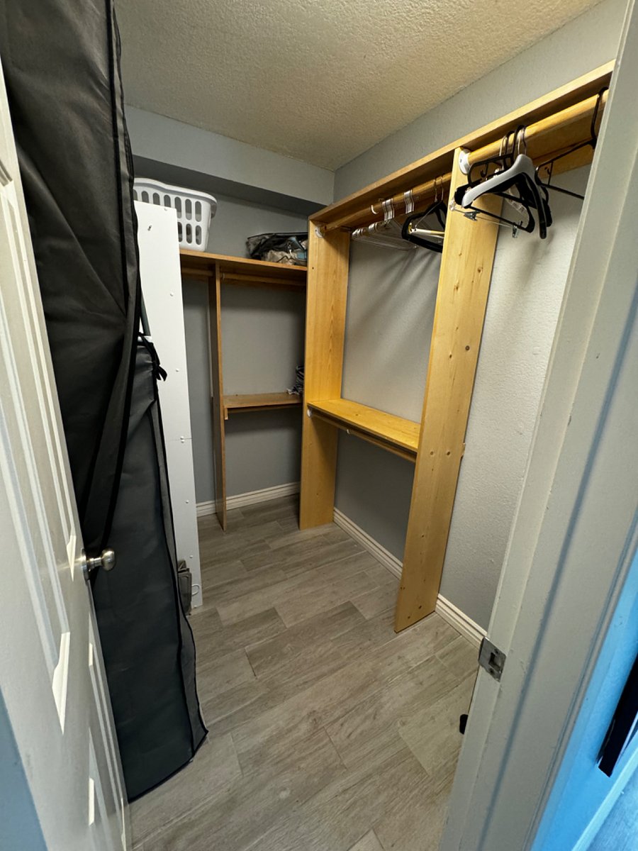 Master Suite 1
 walk in closet 