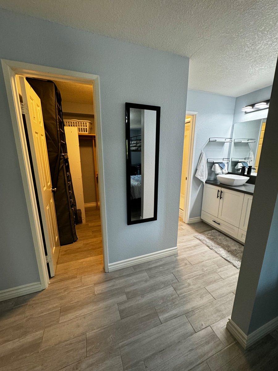 Master suite 1 
bathroom/closet view