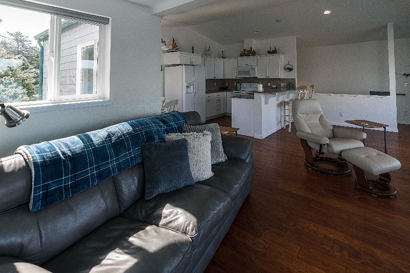 Living room looking at kitchen