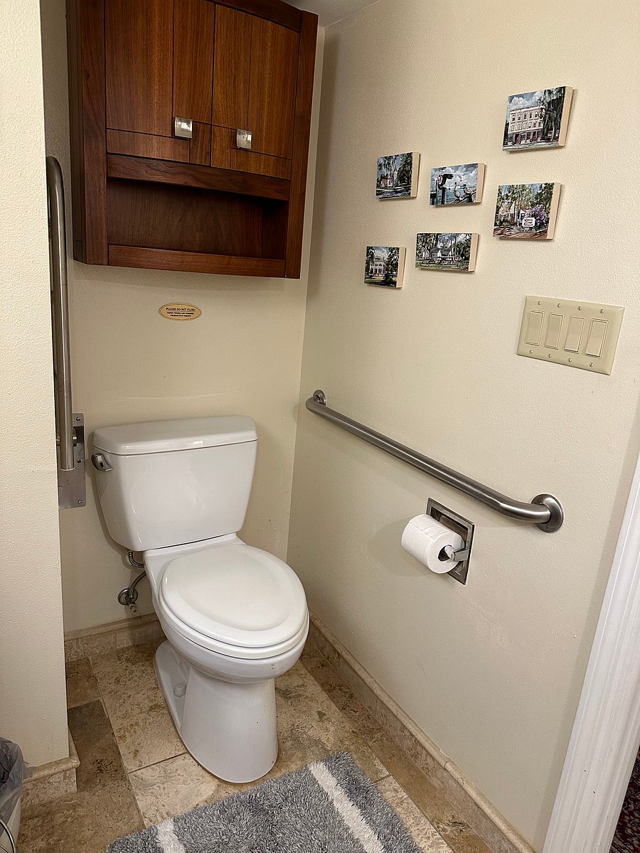 Large bathroom on Suite