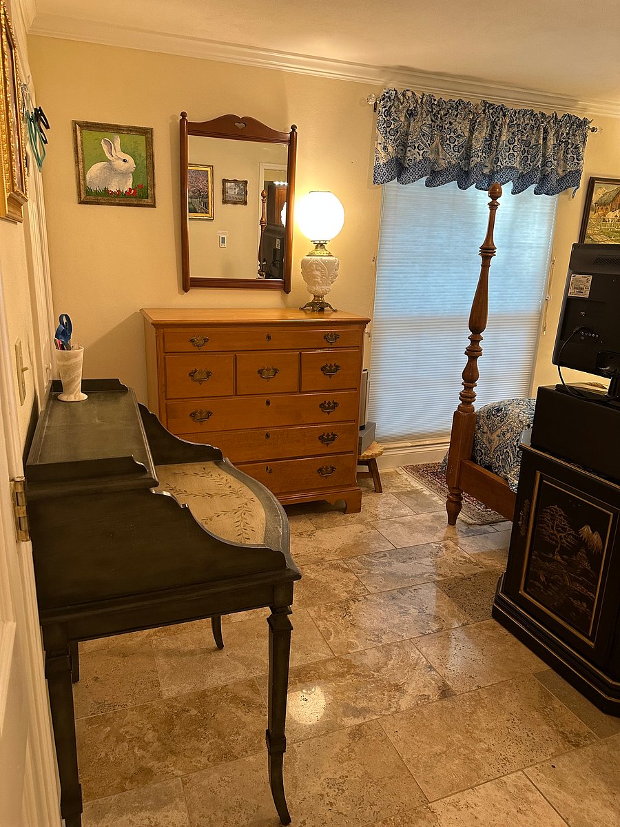  Beautiful blue bed spread, 4poster bed, full length picture window, looks over manicured garden. 