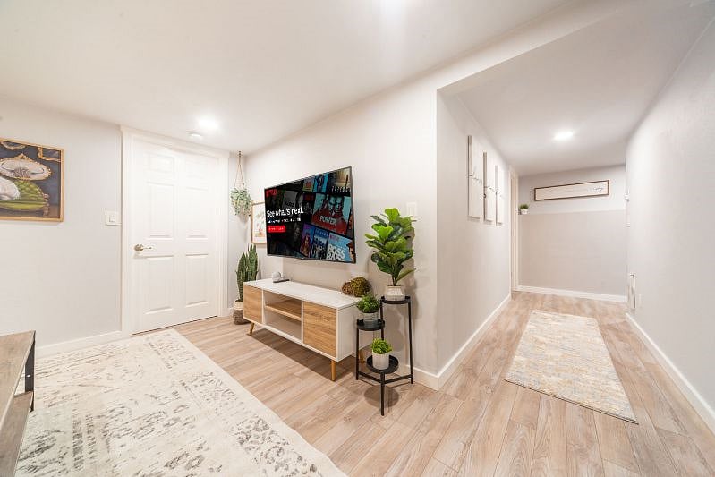 Furnished Finder property 356029_1 photo 17