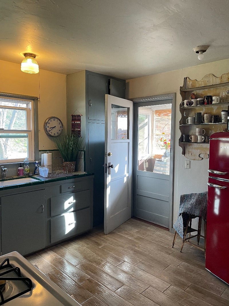 kitchen entrance off sunporch