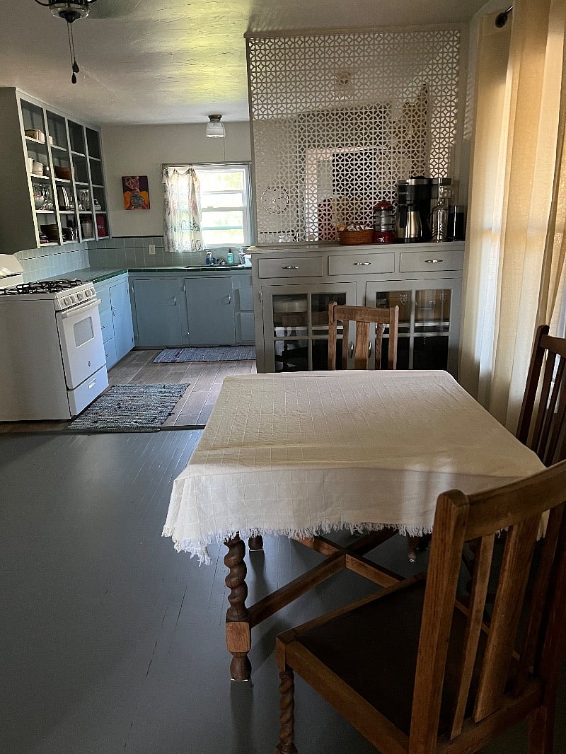 dining room adjoining kitchen