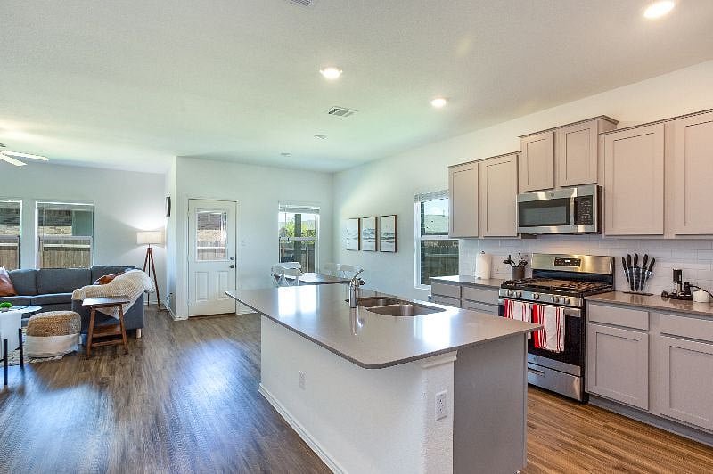 Furnished Finder property 356137_2 photo 4
