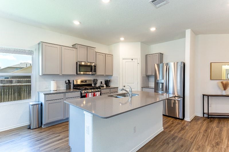 Furnished Finder property 356137_2 photo 6