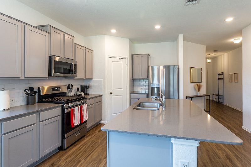 Furnished Finder property 356137_2 photo 5