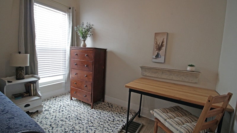 Second bedroom with twin daybed, desk and dresser.