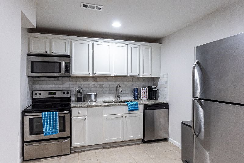 Furnished Finder property 356403_1 photo 12