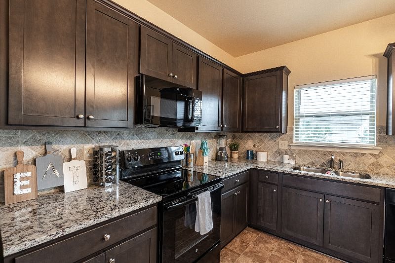 Furnished Finder property 356403_2 photo 8