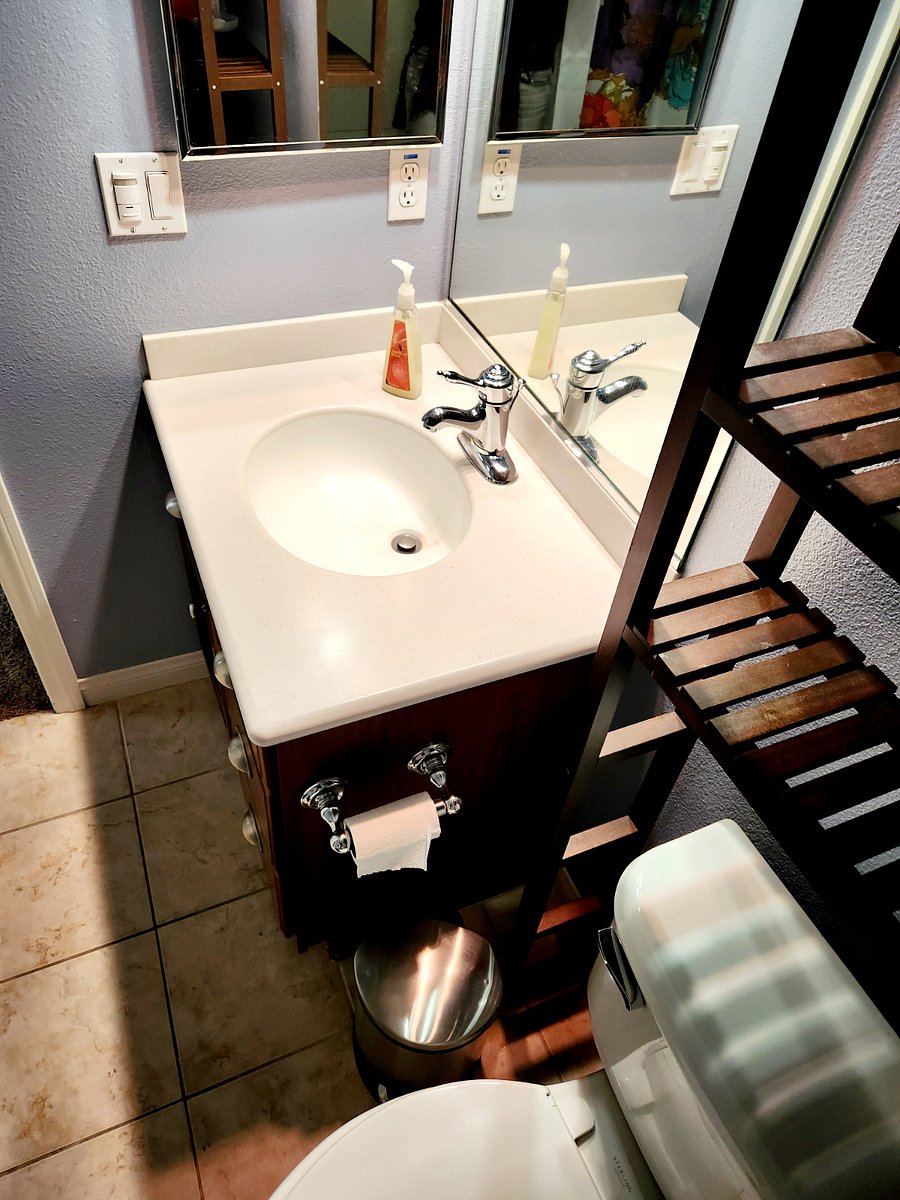Upstairs bathroom: standard single sink