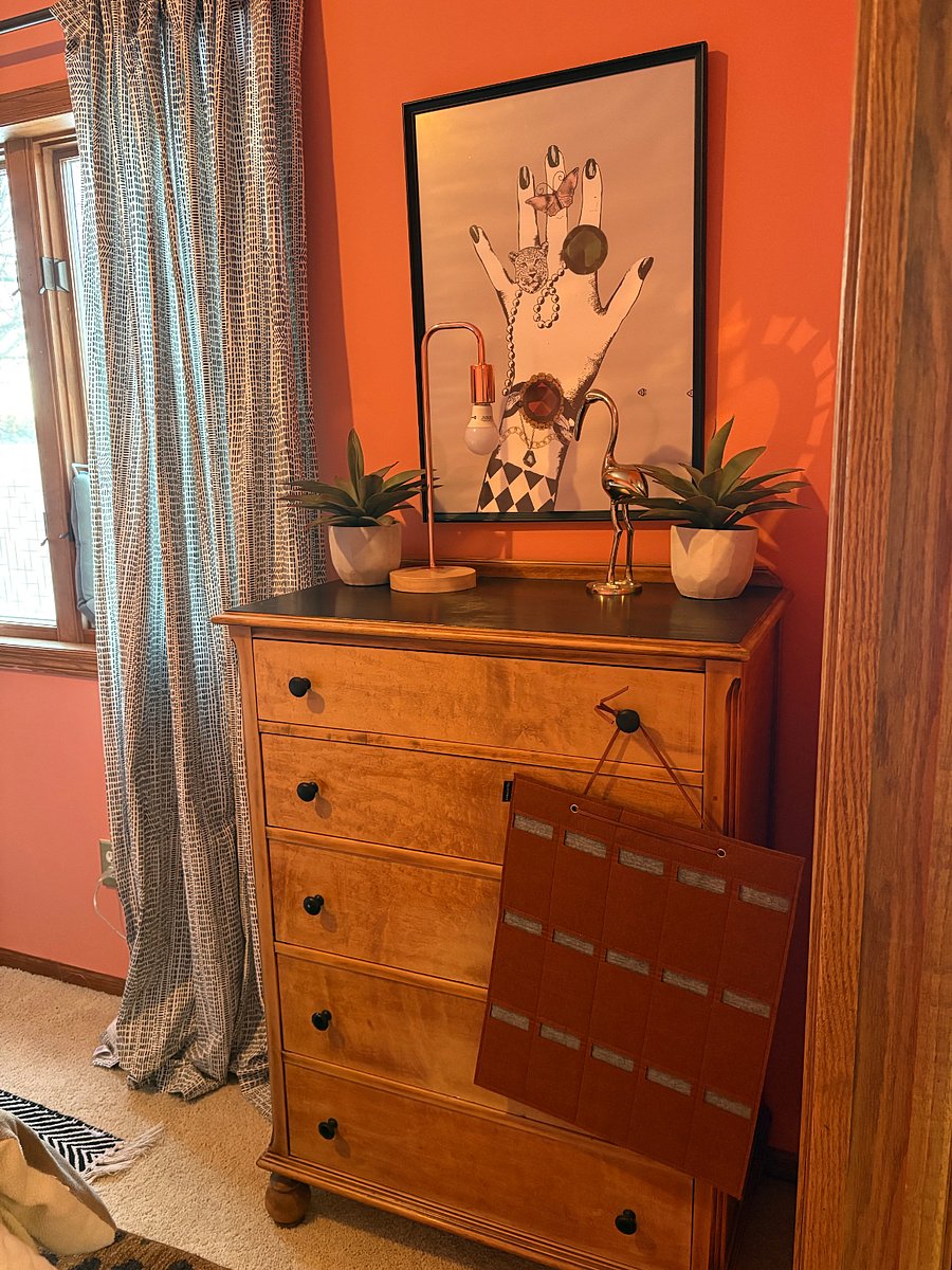 Bedroom 1 - Queen Bed