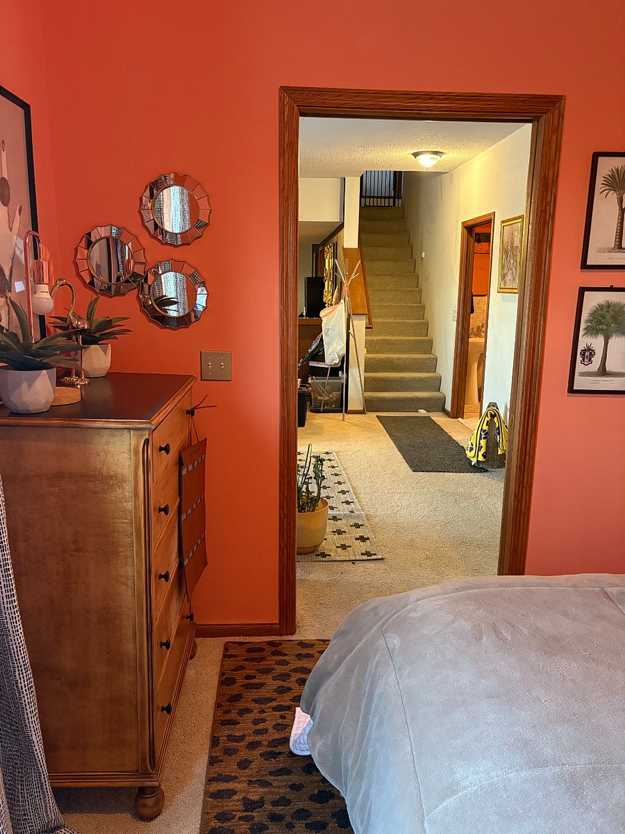 Bedroom 1 - Queen Bed