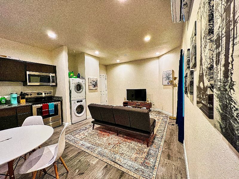 Furnished Finder property 356848_2 photo 3