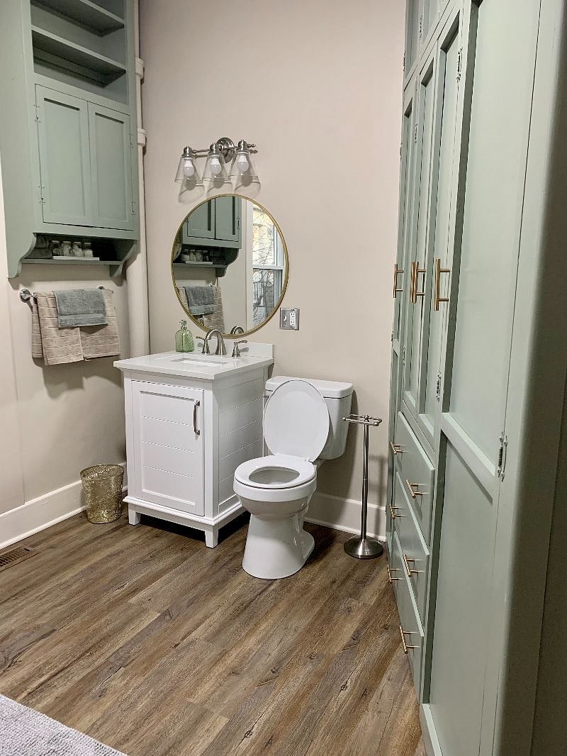 1st floor main bathroom