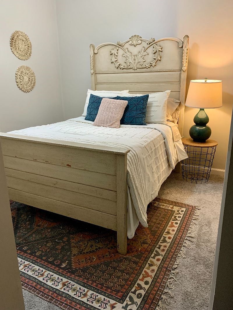 2nd main floor bedroom (Full)