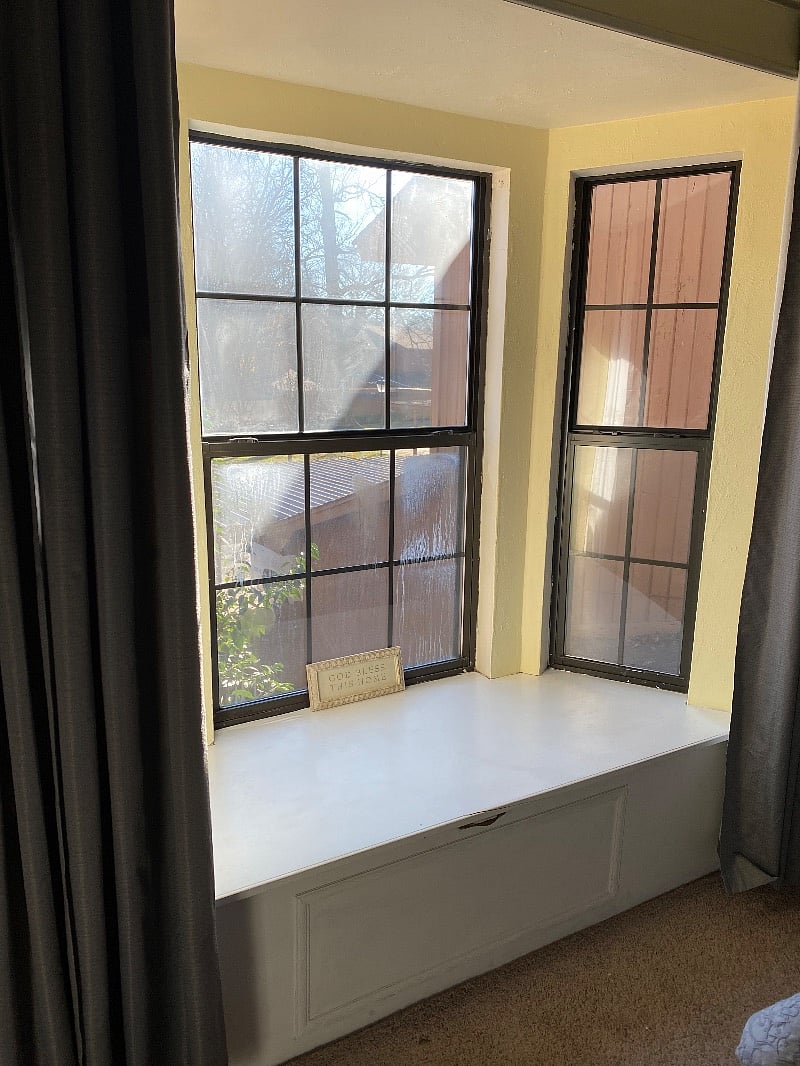 WINDOW SEAT
