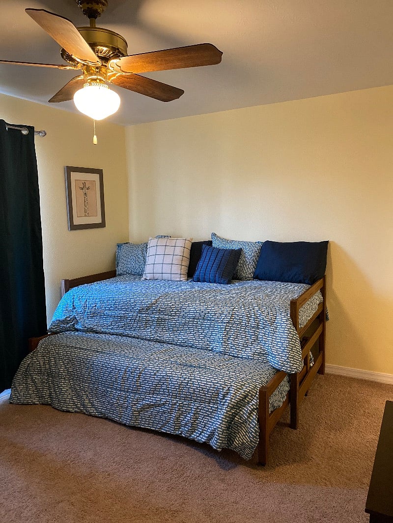 GUEST ROOM,
