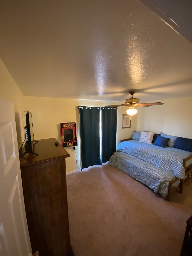 GUEST ROOM,