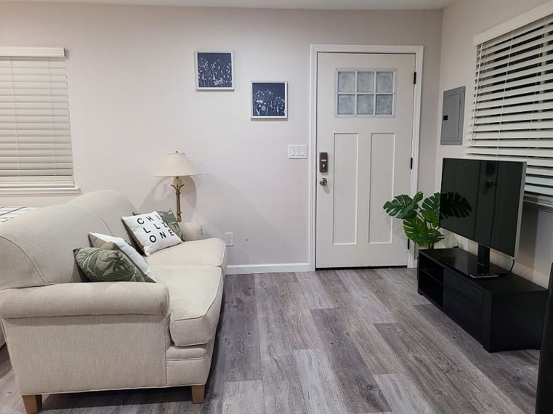 Furnished Finder property 357689_3 photo 9