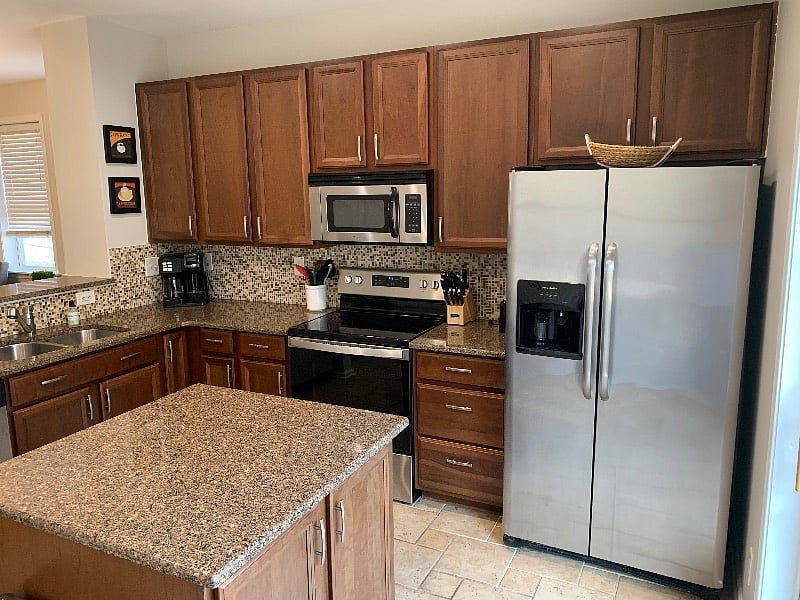 Full size appliances: Fridge, Stove, Oven, Microwave, toaster