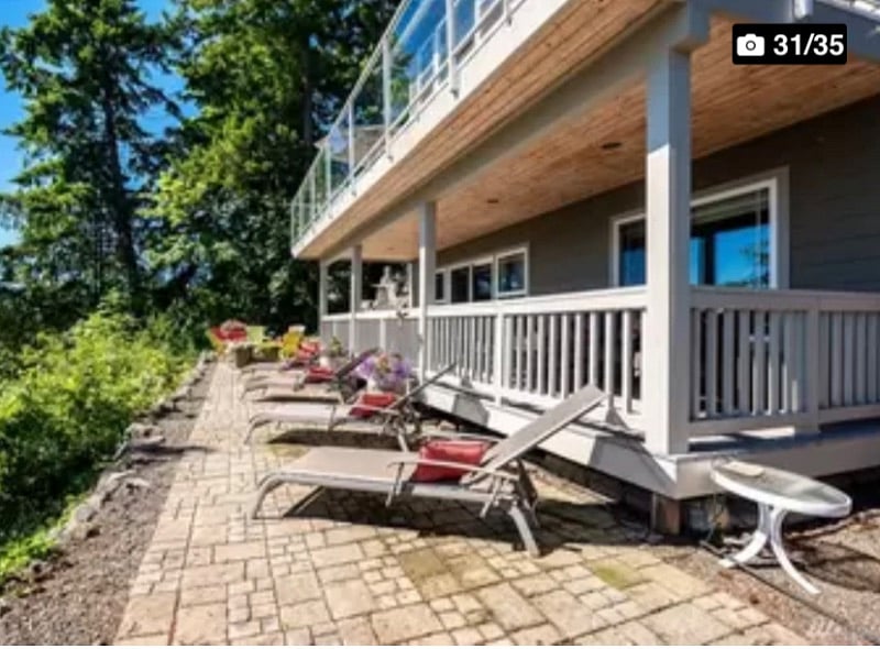 Private lower deck