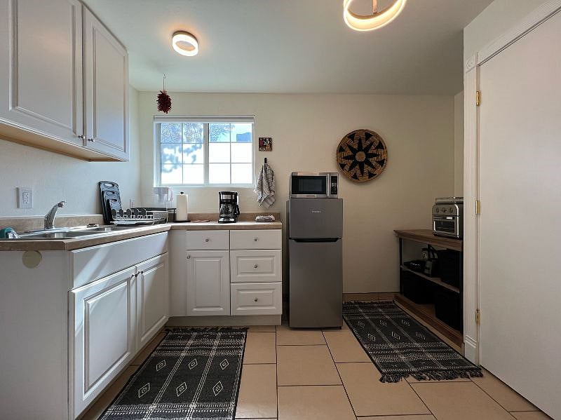 Kitchenette with fridge, microwave, coffee maker, toaster oven, double hot plate, Brita, & all the items you need to cook & enjoy your favorite meals!