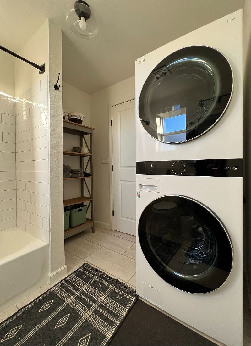 New! LG Washing Machine & Dryer in-unit