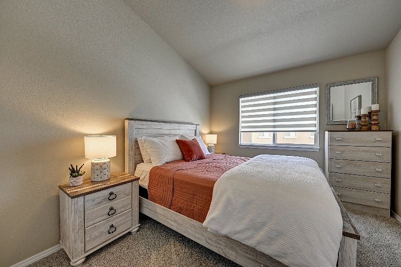 queen size bed in 3rd bedroom