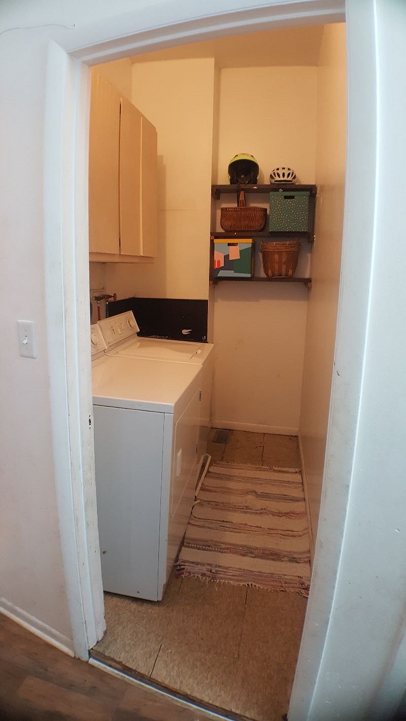 Laundry room with full size w & d