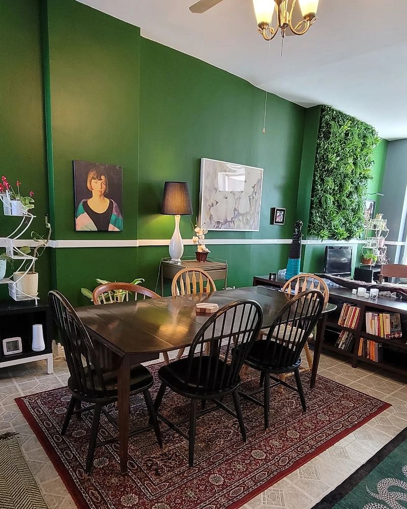 Large dining room for eating/working